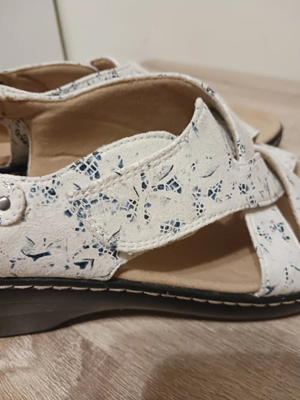 Clarks Merliah Echo Blue/White Floral Adjustable Slingback Low Profile Wedges - Picture 10 of 12
